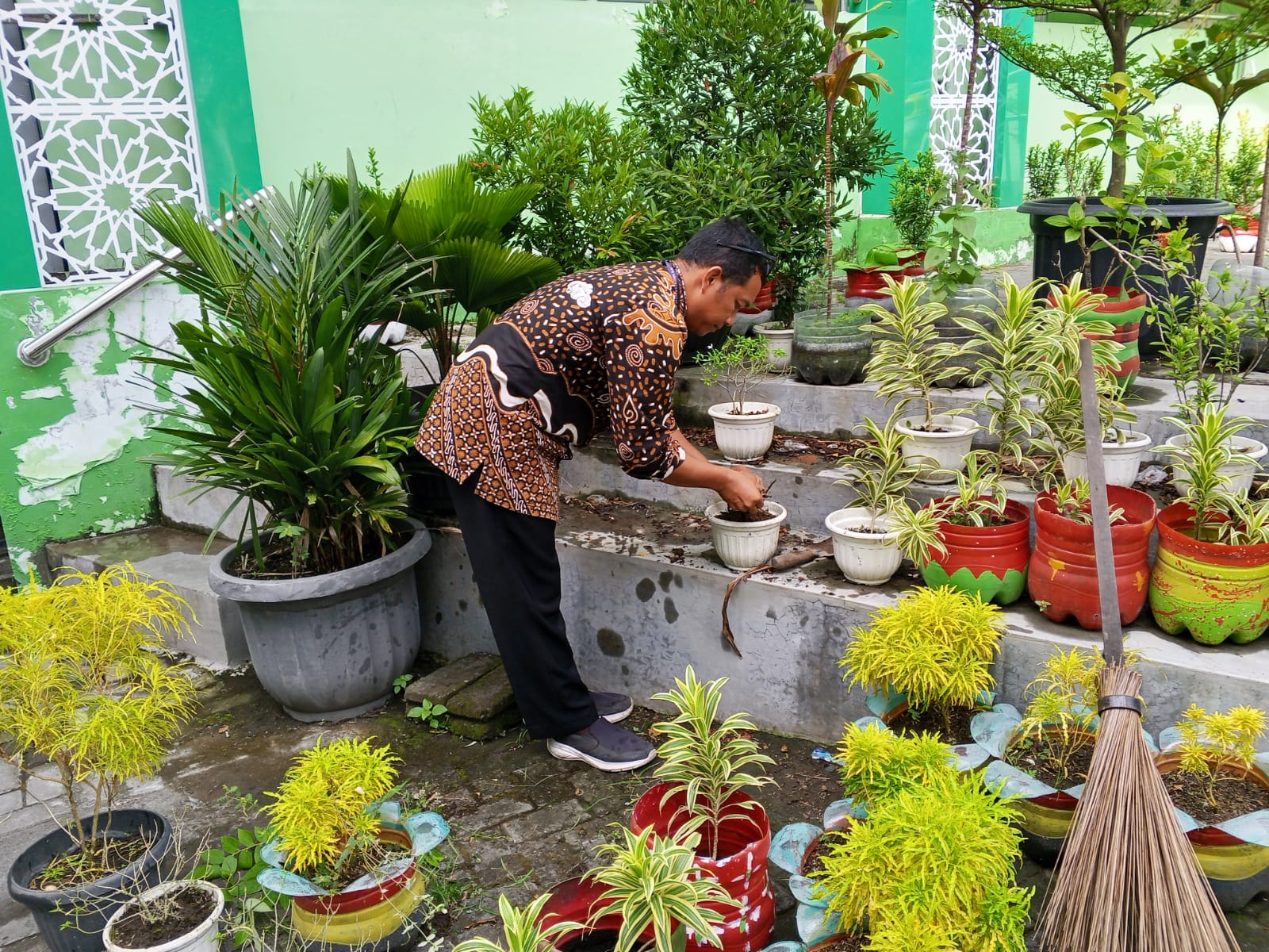 Siswa dan Warga MTsN 9 Bantul Gelar Aksi Hijau Peringati Hari Bumi